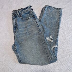 American Eagle Mom Straight Size 4 Jeans